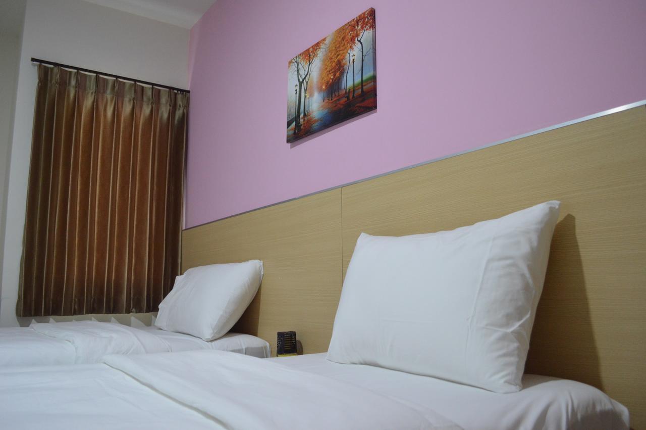 I&M Hotel Sorabaya Extérieur photo