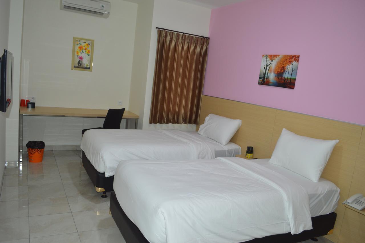 I&M Hotel Sorabaya Extérieur photo