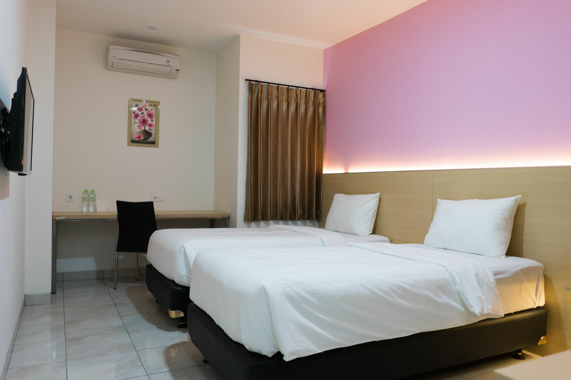 I&M Hotel Sorabaya Extérieur photo
